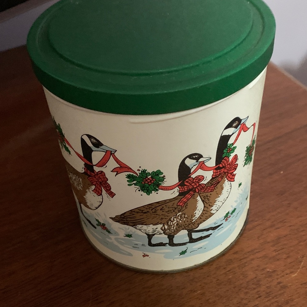 Holiday Goose Tin with Green Lid